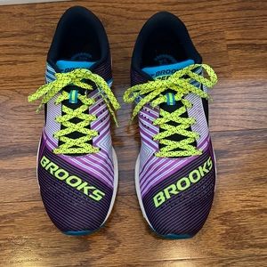 Brooks Hyperion size 9 medium, multicolored.